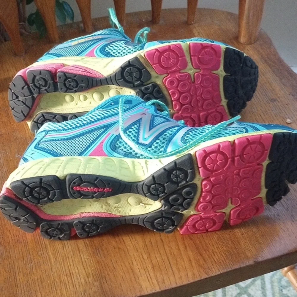 NB 580 V4 shoes- size 8.5 - Picture 5 of 6